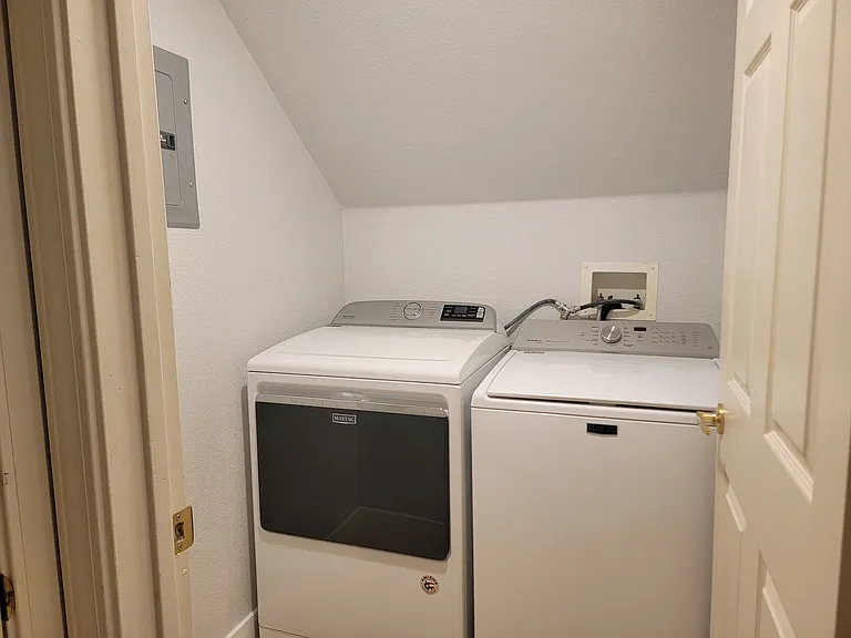 1017 Phoenix Ct — Photo 10