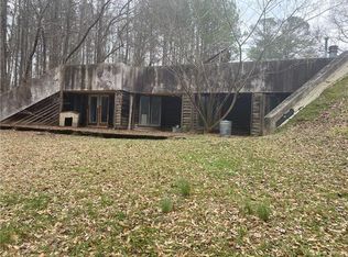 3215 Stonewall Tell Rd, Atlanta, GA 30349