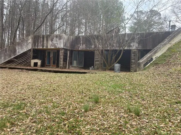 3215 Stonewall Tell Rd, Atlanta, GA 30349