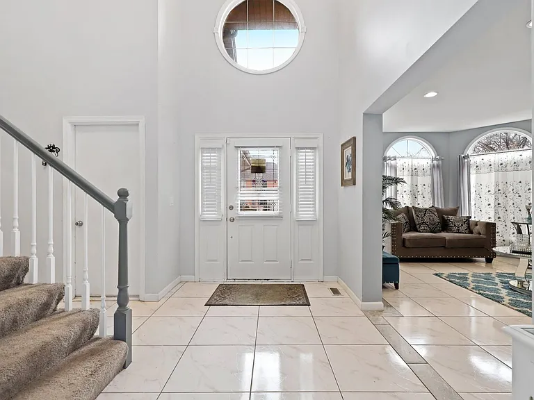 520 N Veterans Pkwy — Photo 3