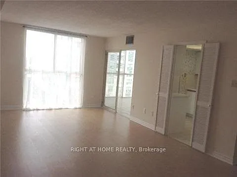 5460 Yonge St #404 — Photo 5