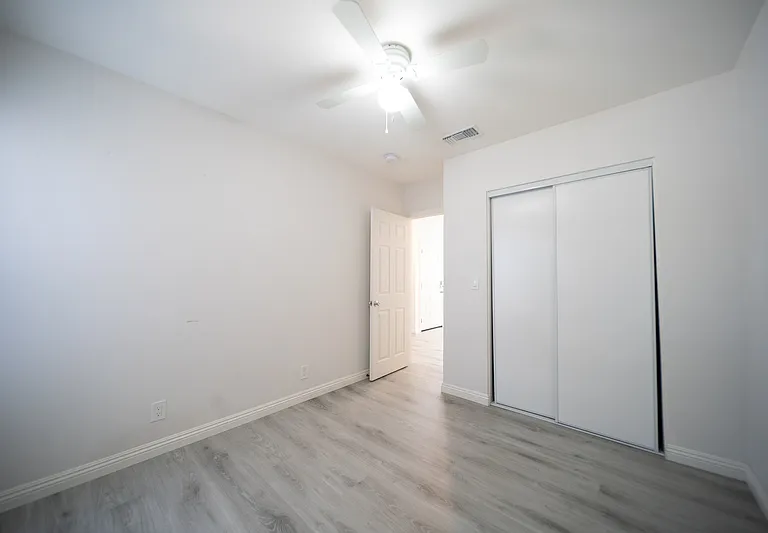 120 E Shady Grove Dr — Photo 5
