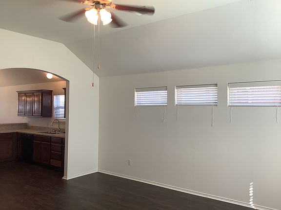 5th image of 1623 Country Hills Dr