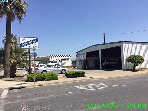3rd image of 460 W Hermosa St
