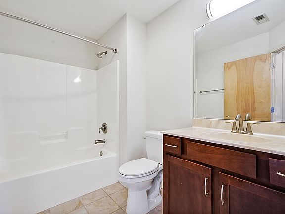 5th image of 1612 Fenway Ln