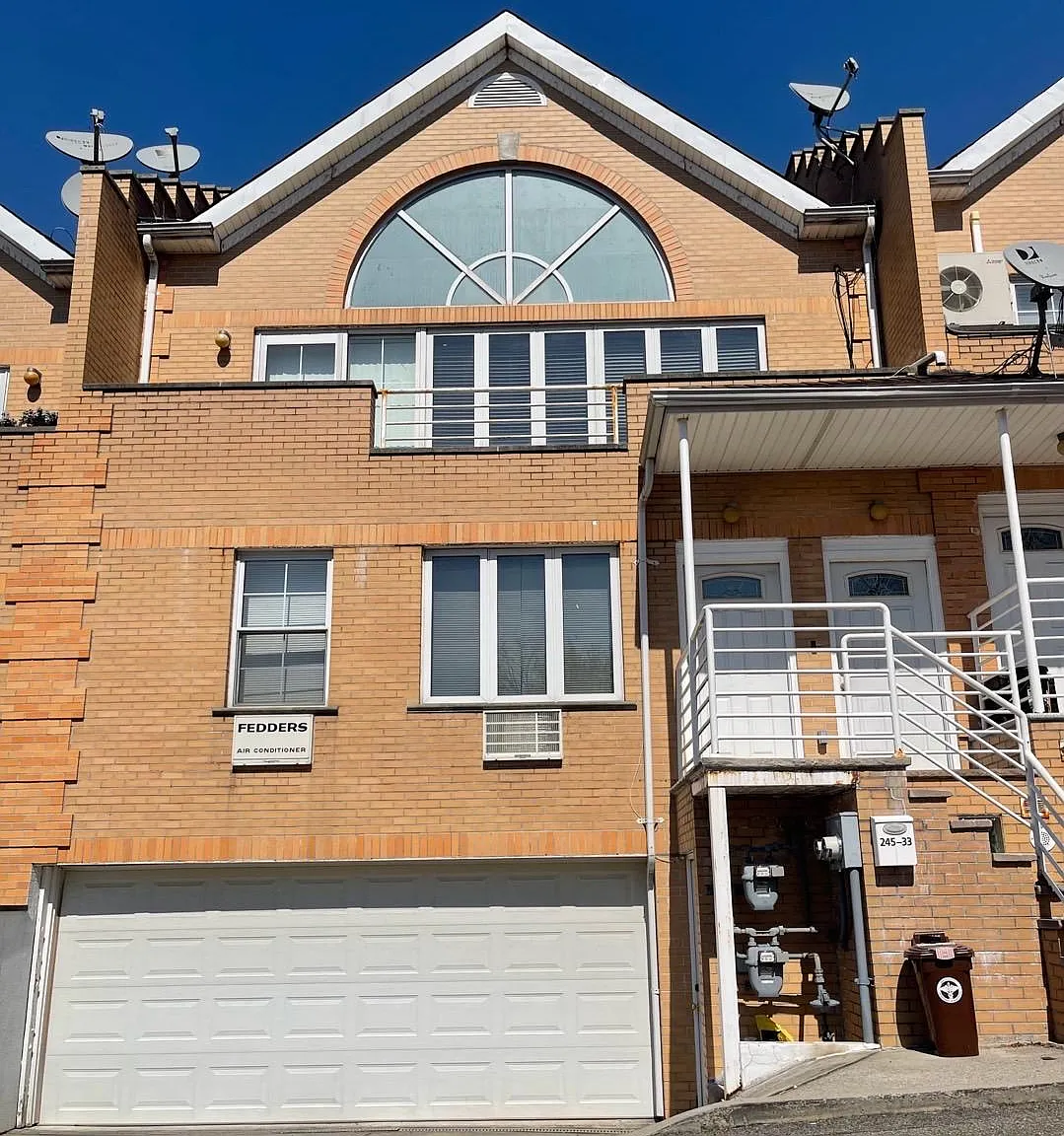 3 bed, $3,200 — Photo 1