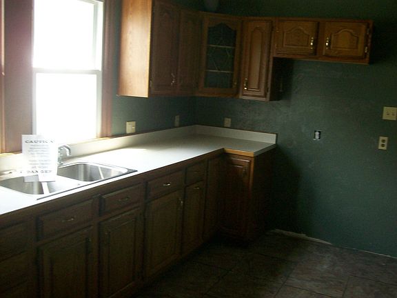 3rd image of 907 S 19th St