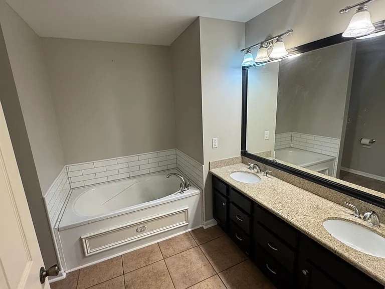 127 Lynn Dr — Photo 8
