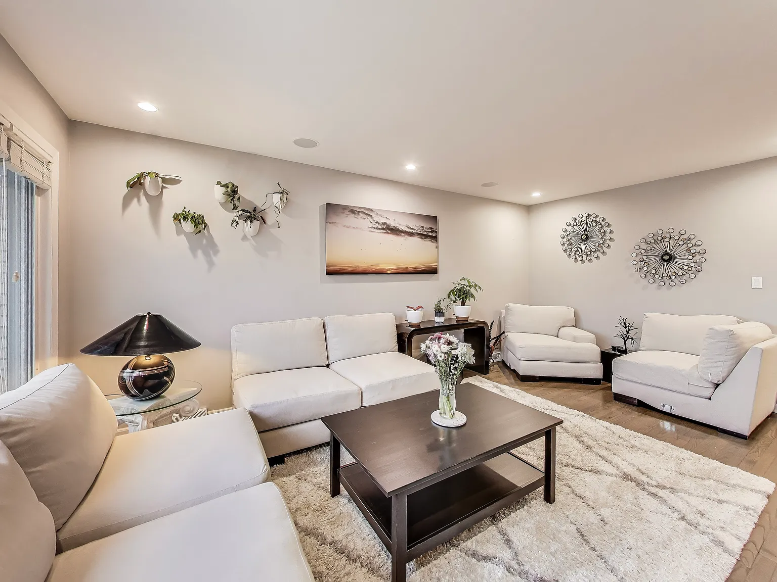 3 bed, $4,000 — Photo 1