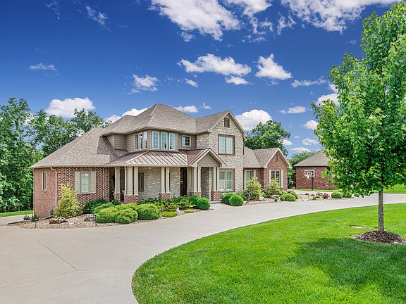 2nd image of 3823 Bennington Ln