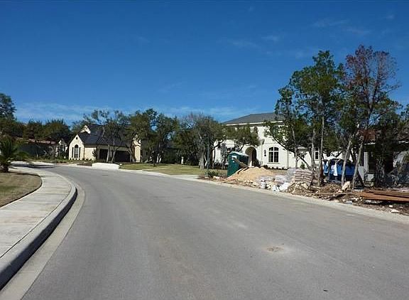 3rd image of 365 Regent Cir