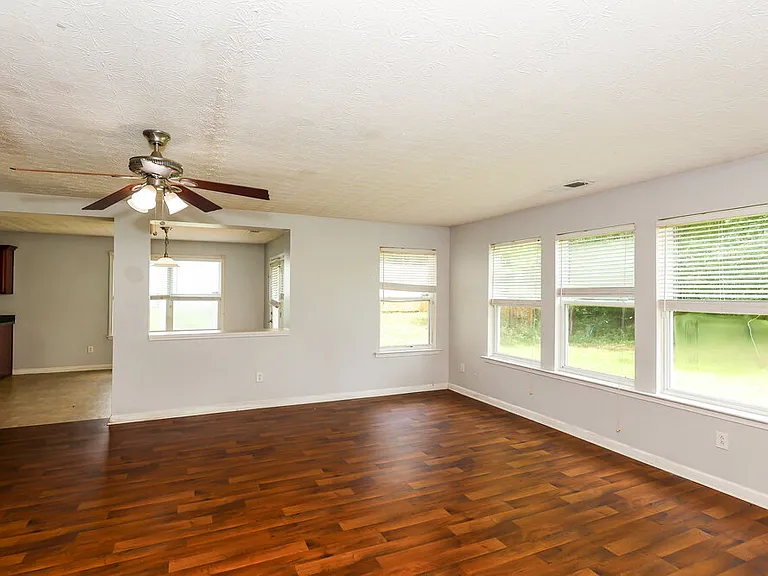 2894 Edgewater St SW — Photo 10