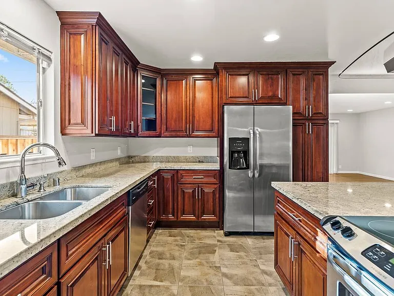 761 San Carlos Ave — Photo 2