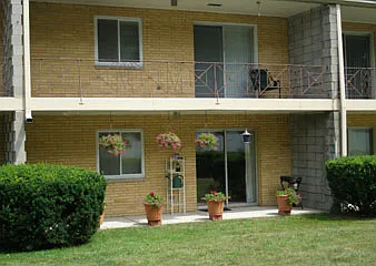 Hillcrest Apartments — Photo 3