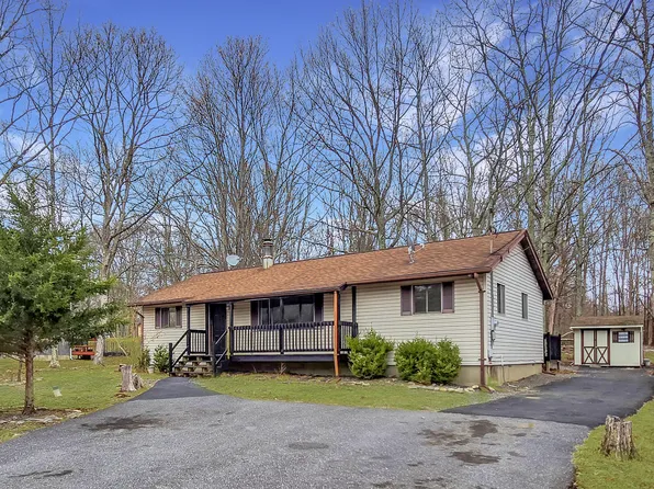 1215 Steele Cir, Bushkill, PA 18324