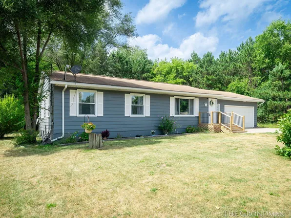 745 Flat River Dr SE, Lowell, MI 49331