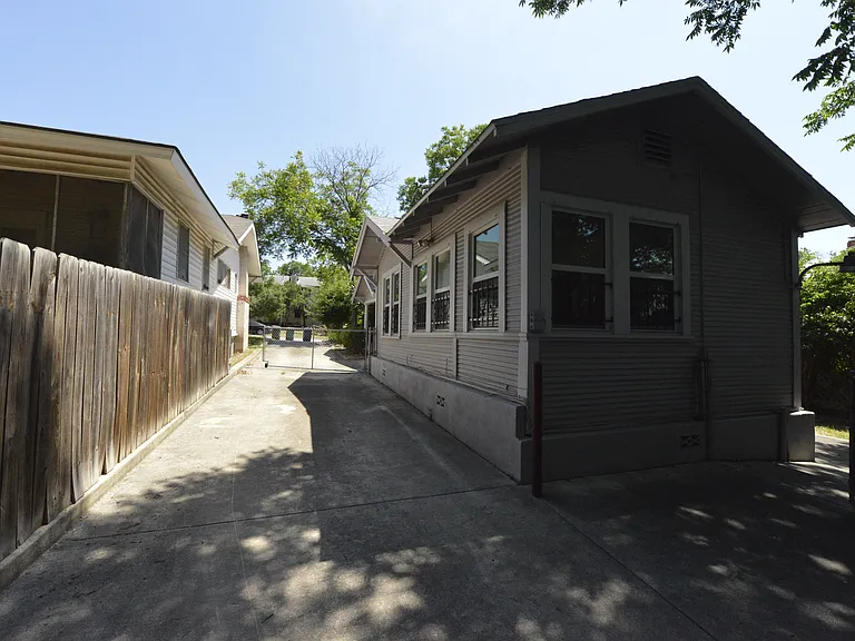 423 W Huisache Ave — Photo 13