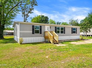 1532 Nassau St, Southport, FL 32409
