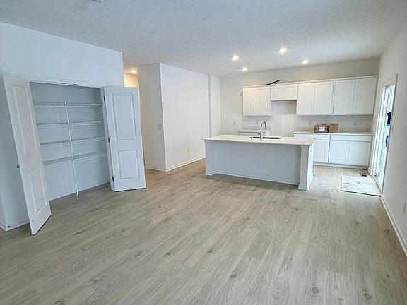 3rd image of 1401 Painted Stone Pl