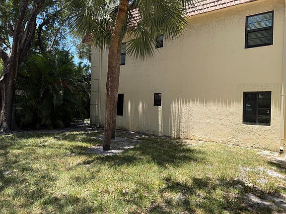 5th image of 140 S CYPRESS Road #111