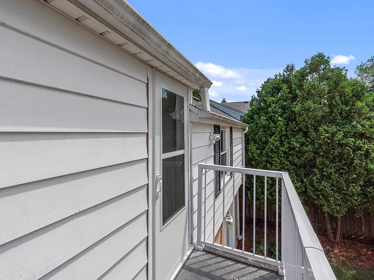 5577 N Kent Ave — Photo 27
