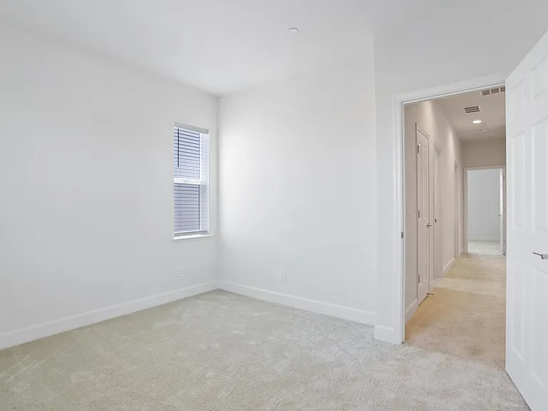 2926 Granger St — Photo 6