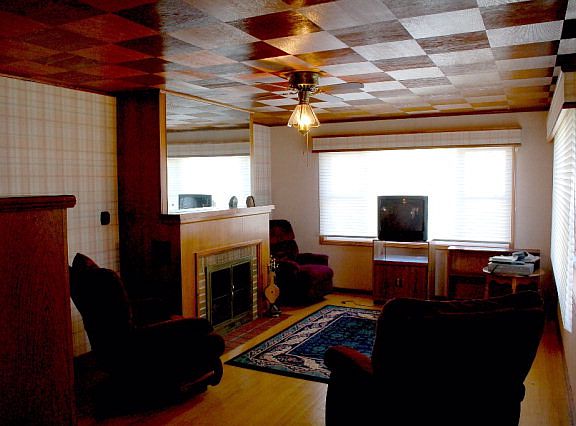 4th image of 902 E Washington St