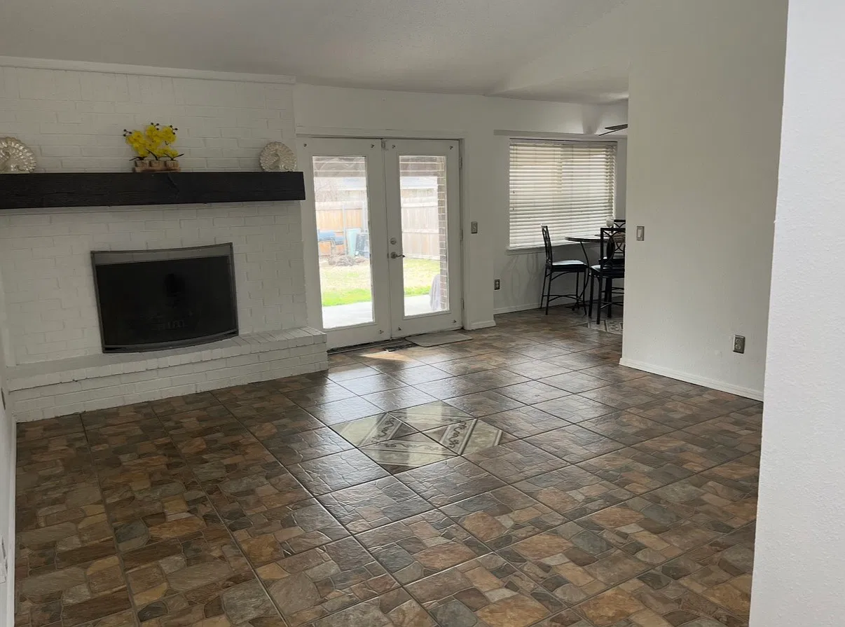 9909 S Douglas Ave — Photo 2