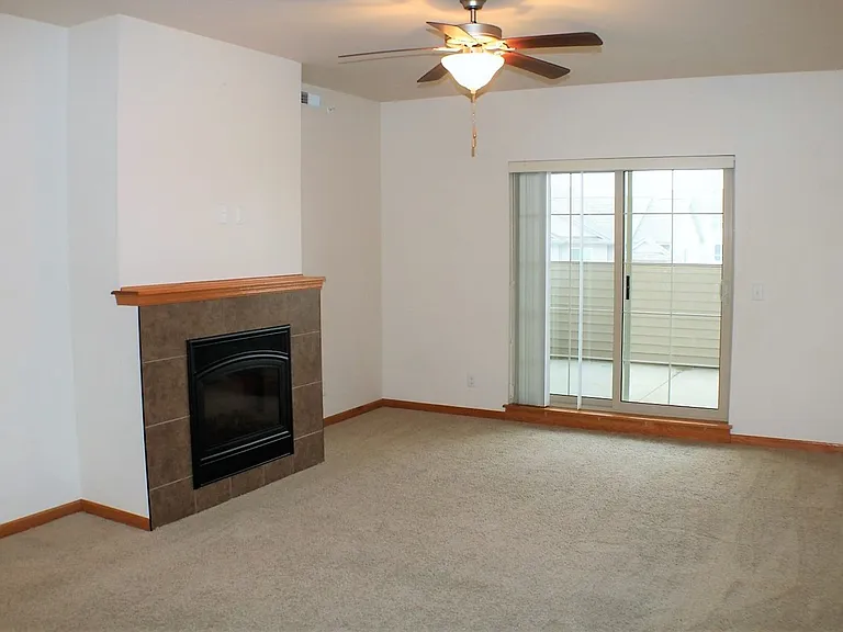 460 Cameron Way — Photo 4
