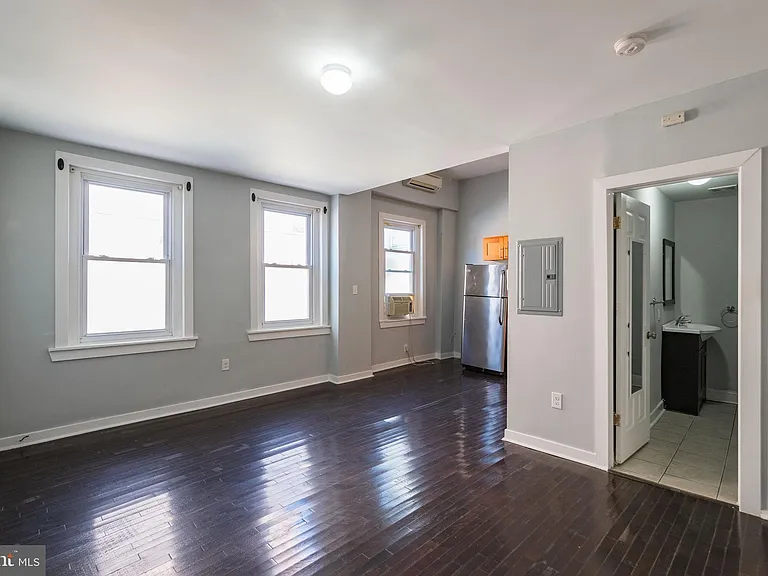 1249 S 21st St #1R — Photo 5
