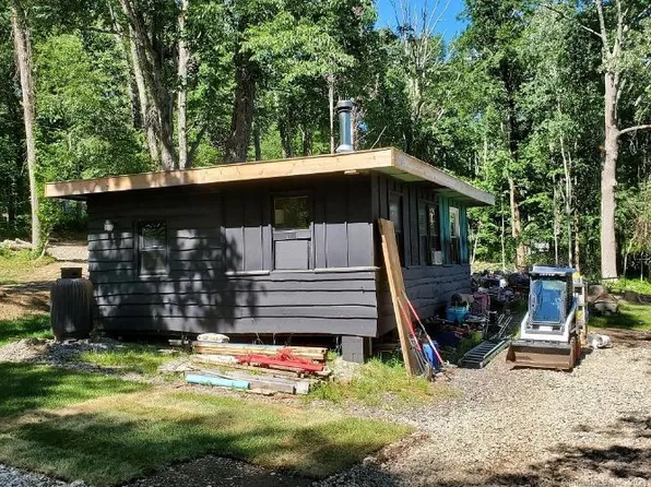 181 Paradise Dr, Brooklyn, CT 06234