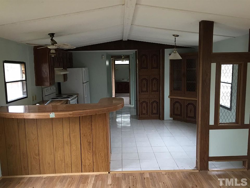 2nd image of 172 Doughty Ln