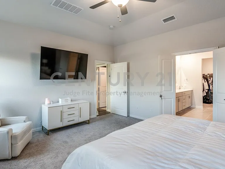633 Cedar Springs Dr — Photo 16