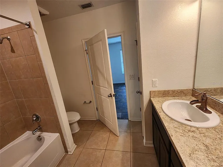 1112 Hillhurst Dr — Photo 28