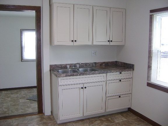 5th image of 915 S 32nd St