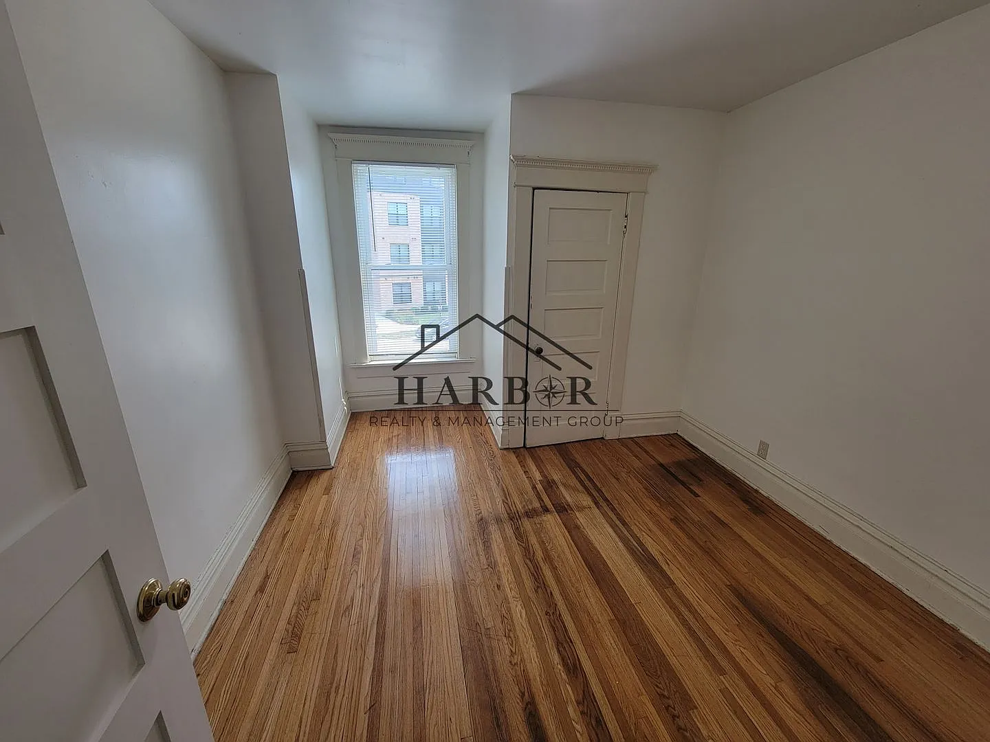 711 1st Dr NW-B — Photo 4