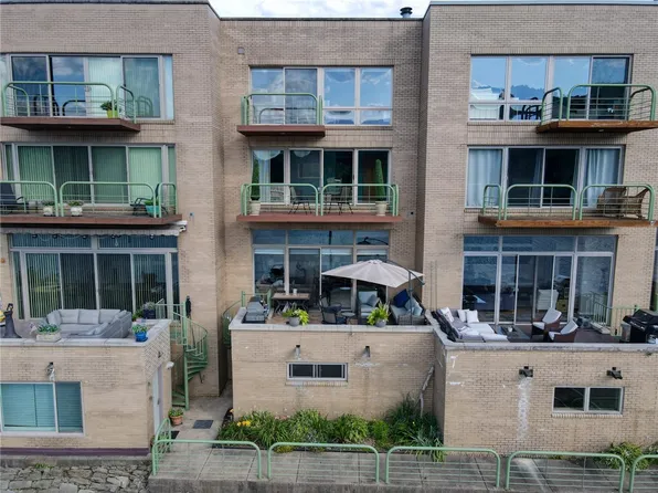 4 Huston Rd, Oakmont, PA 15139