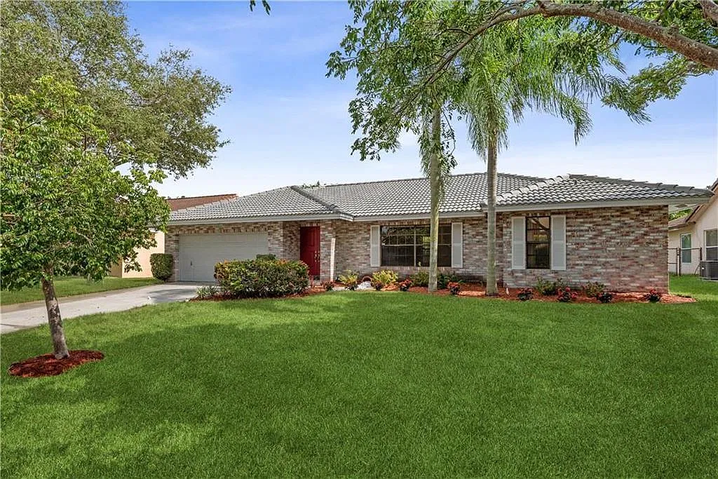 4 bed, 2.0 bath, 1931 sqft, $4,200 — Photo 1