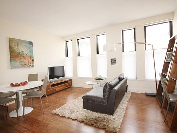 4th image of 8 Winter St Unit 605
