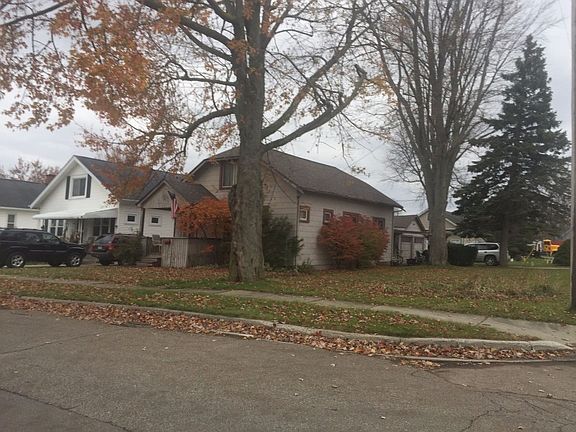 3rd image of 215 N Parker St