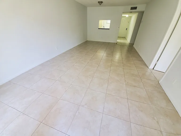 Sherwood Square Apartments — Photo 33