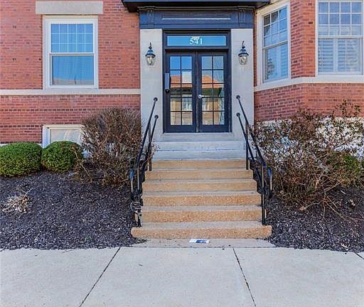 3rd image of 541 Rosedale Ave APT 202