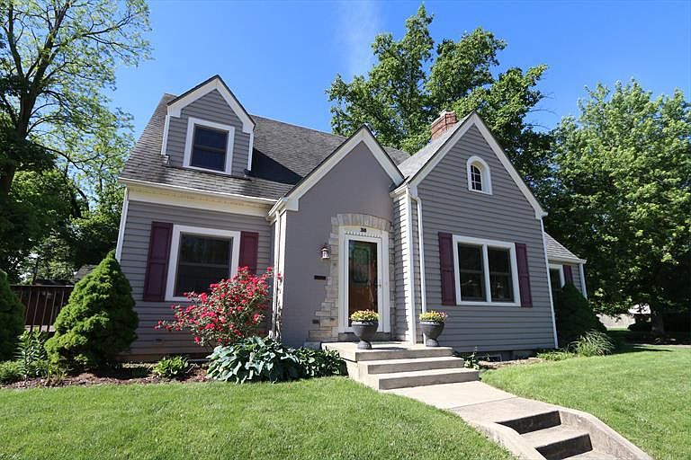1st image of 318 W Dorothy Ln