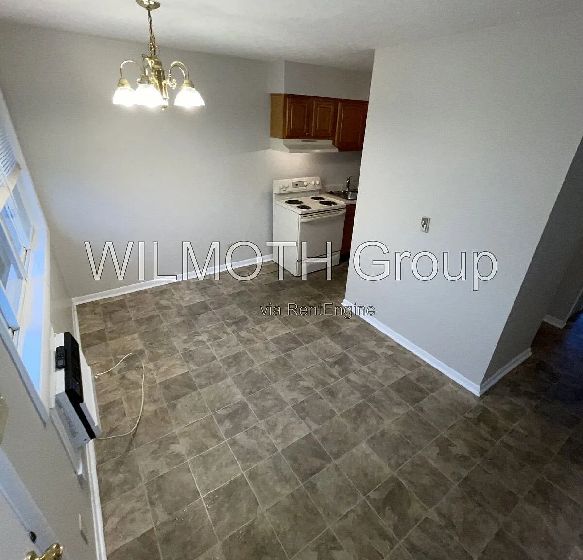 2 bed, 1.0 bath, 952 sqft, $1,100 — Photo 3