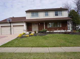 4 Vauxhall Ct, Edison, NJ 08820