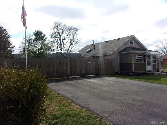 3rd image of 2140 Blake Ave