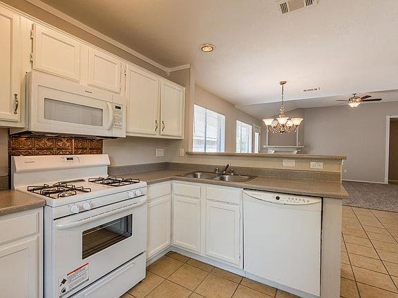 4th image of 615 Saunders Dr