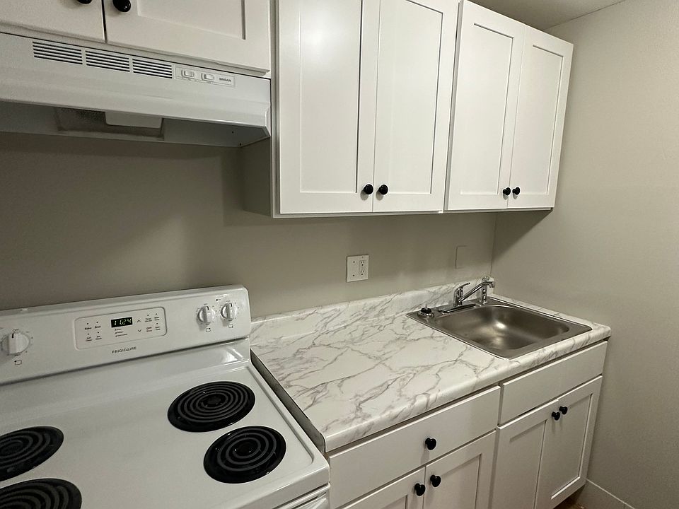 1st image of 61 Warwick St #5
