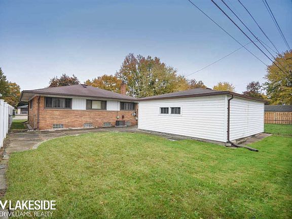 5th image of 24409 Wood St