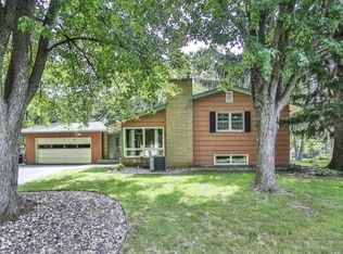 1690 James Rd, Mendota Heights, MN 55118